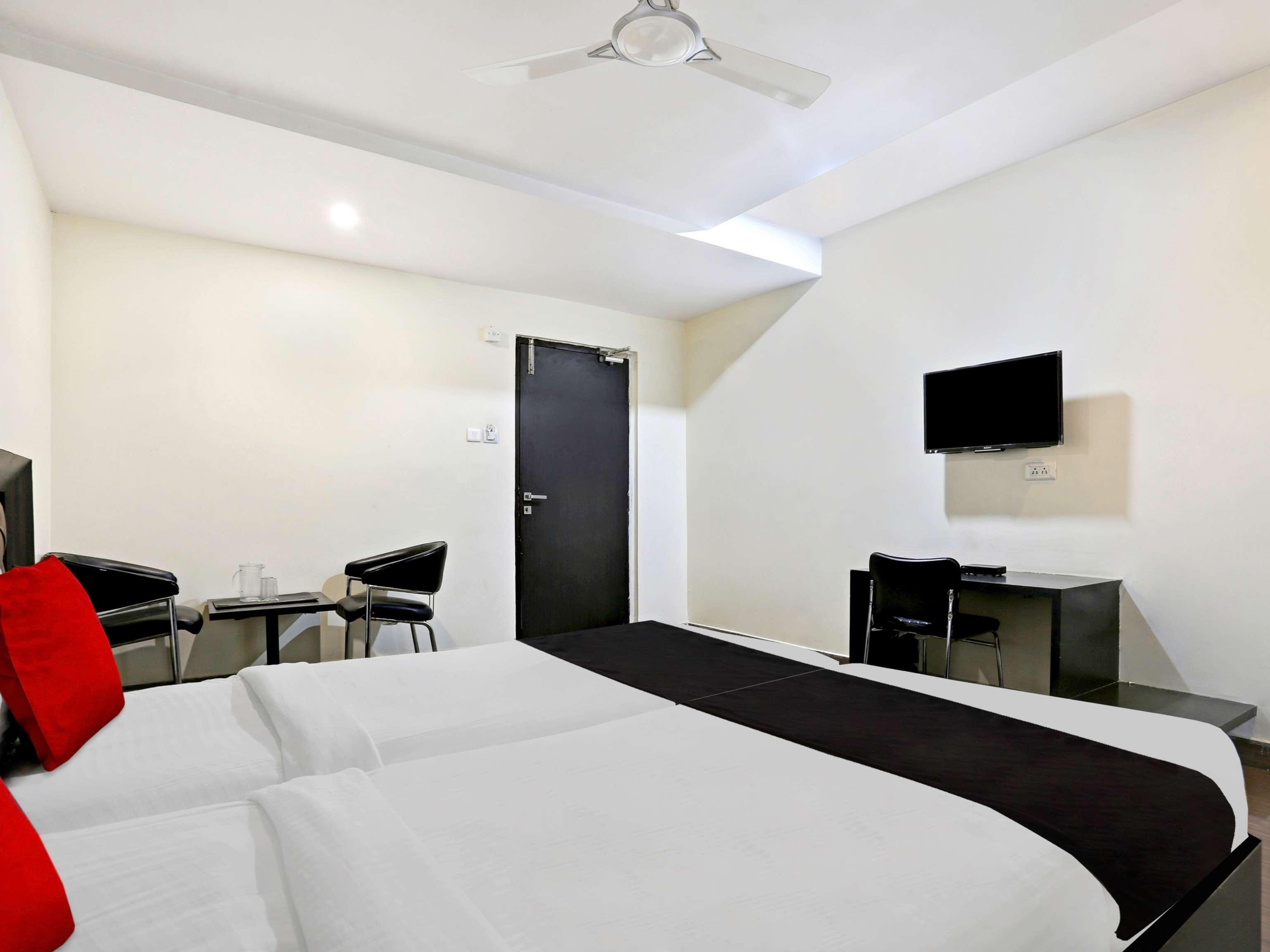 Townhouse Halcyon Deccan Inn Near Shilparamam Kondapur  Eksteriør bilde