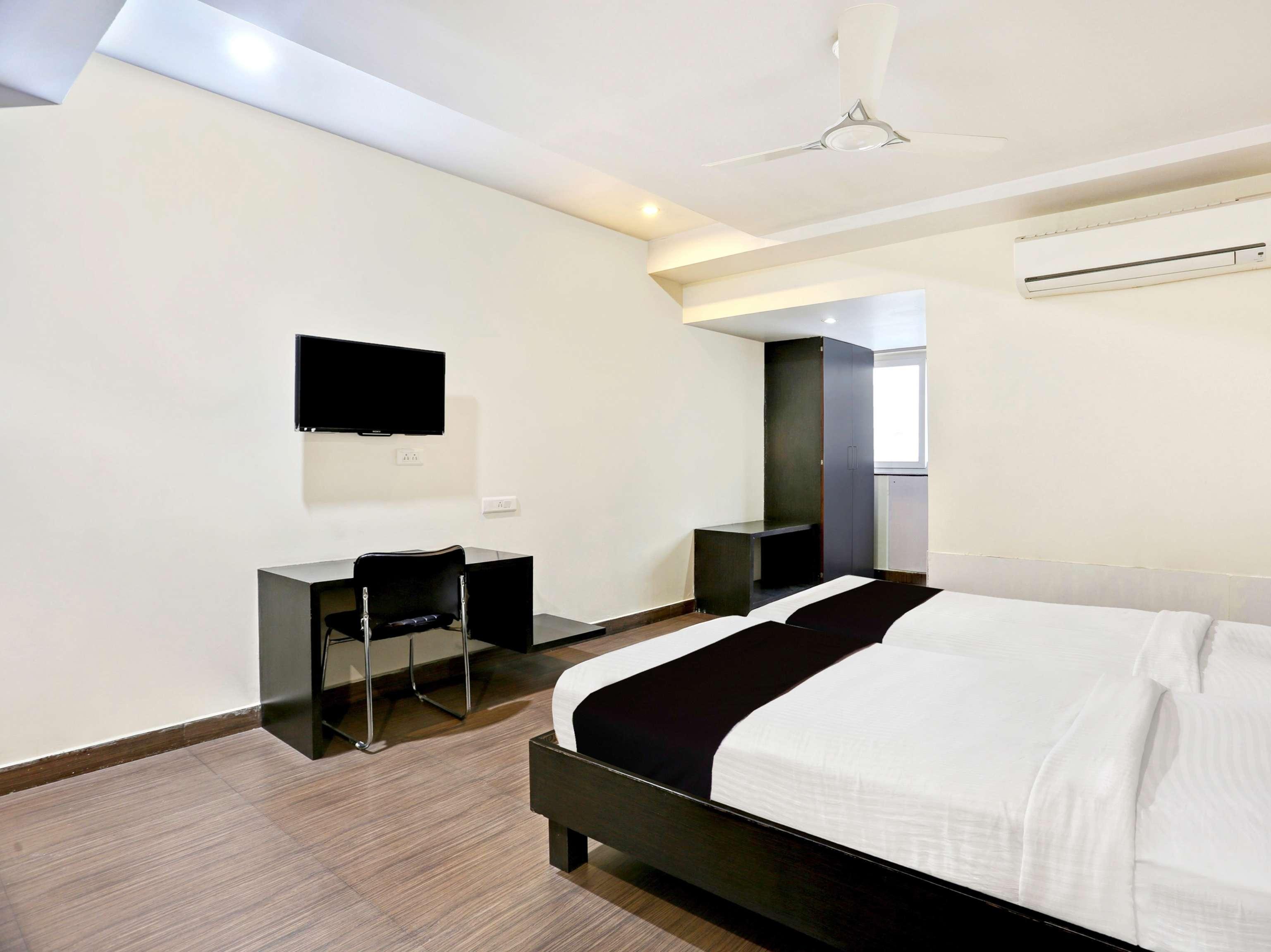 Townhouse Halcyon Deccan Inn Near Shilparamam Kondapur  Eksteriør bilde