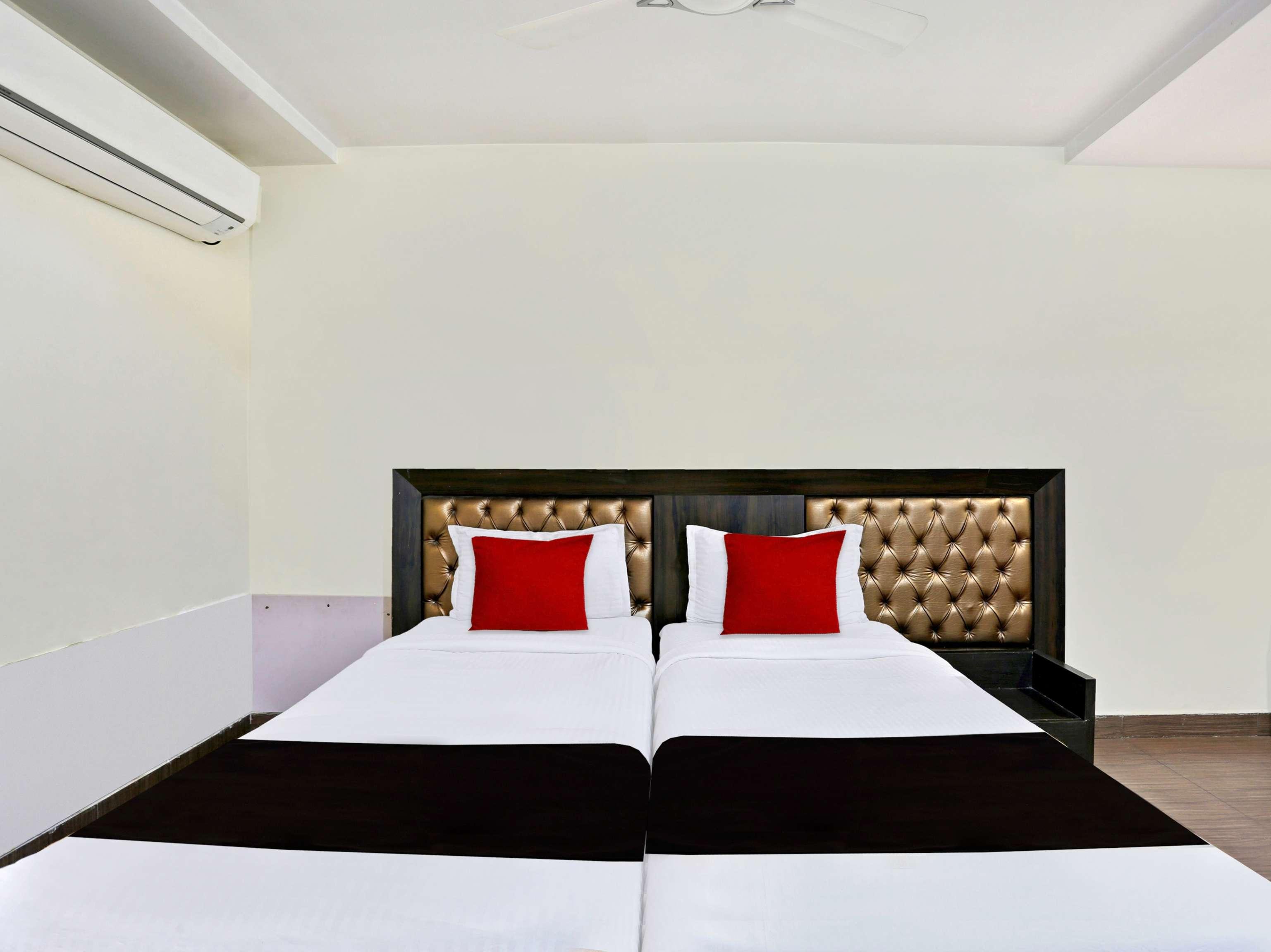 Townhouse Halcyon Deccan Inn Near Shilparamam Kondapur  Eksteriør bilde