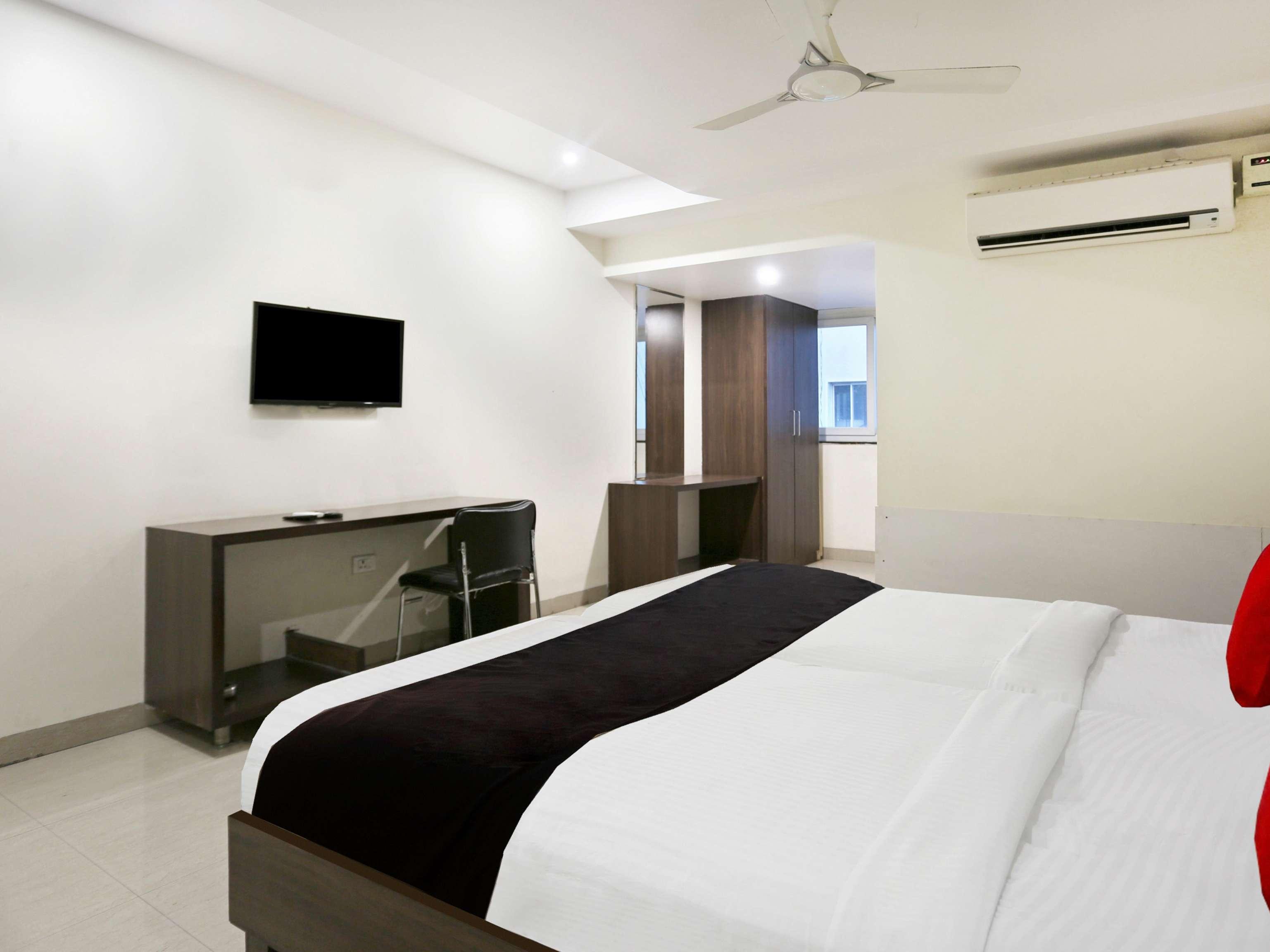 Townhouse Halcyon Deccan Inn Near Shilparamam Kondapur  Eksteriør bilde