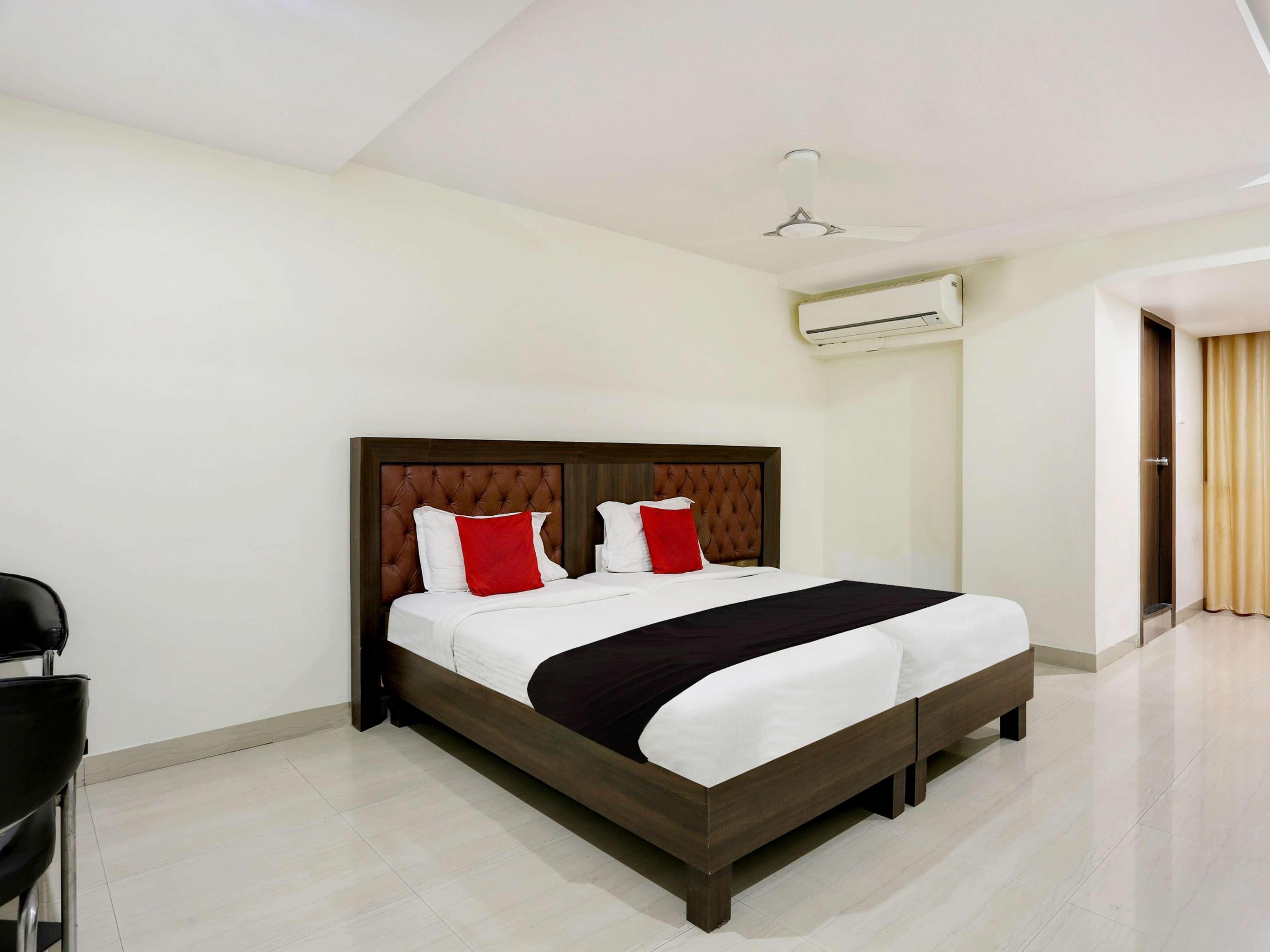 Townhouse Halcyon Deccan Inn Near Shilparamam Kondapur  Eksteriør bilde