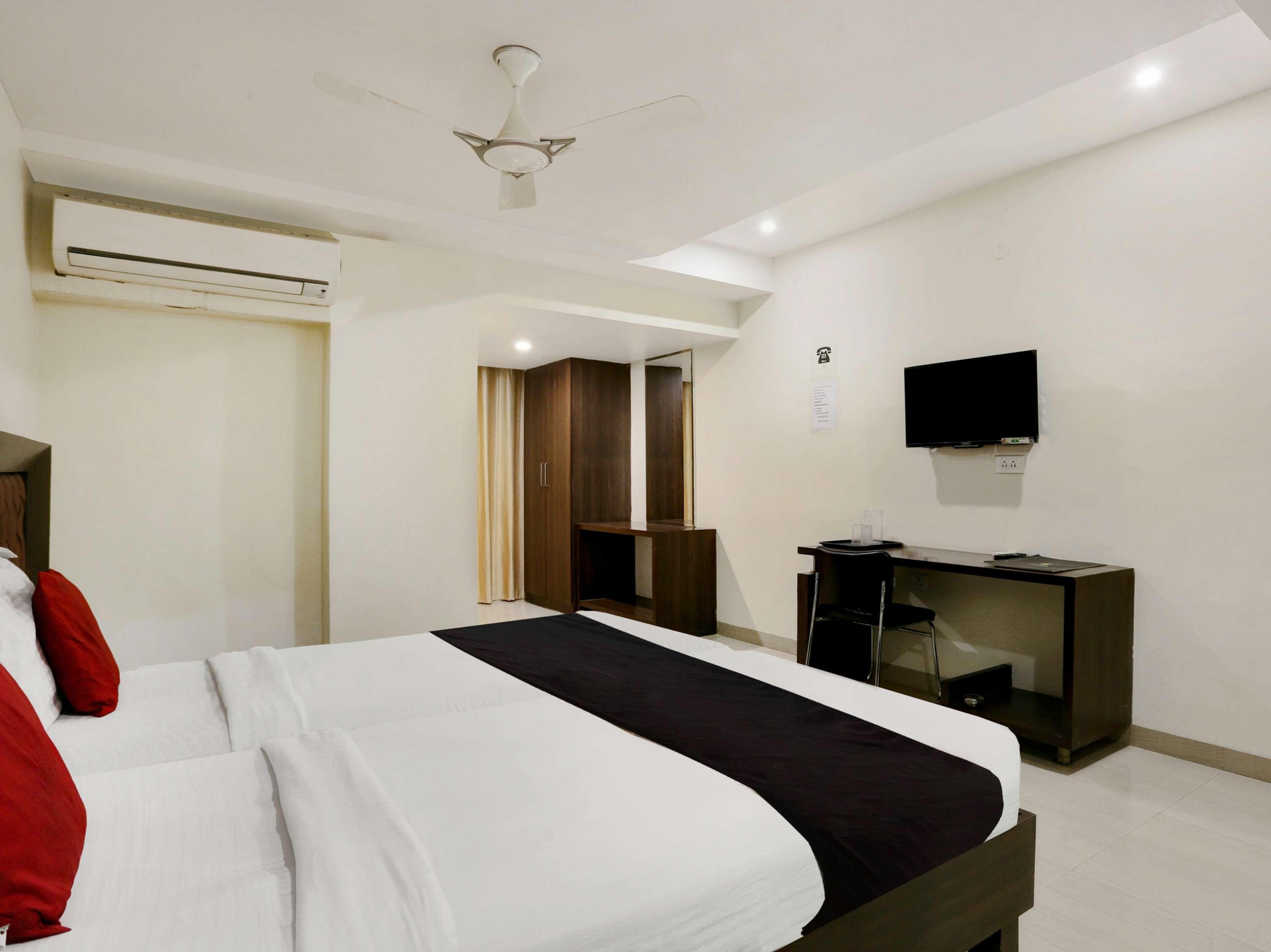 Townhouse Halcyon Deccan Inn Near Shilparamam Kondapur  Eksteriør bilde