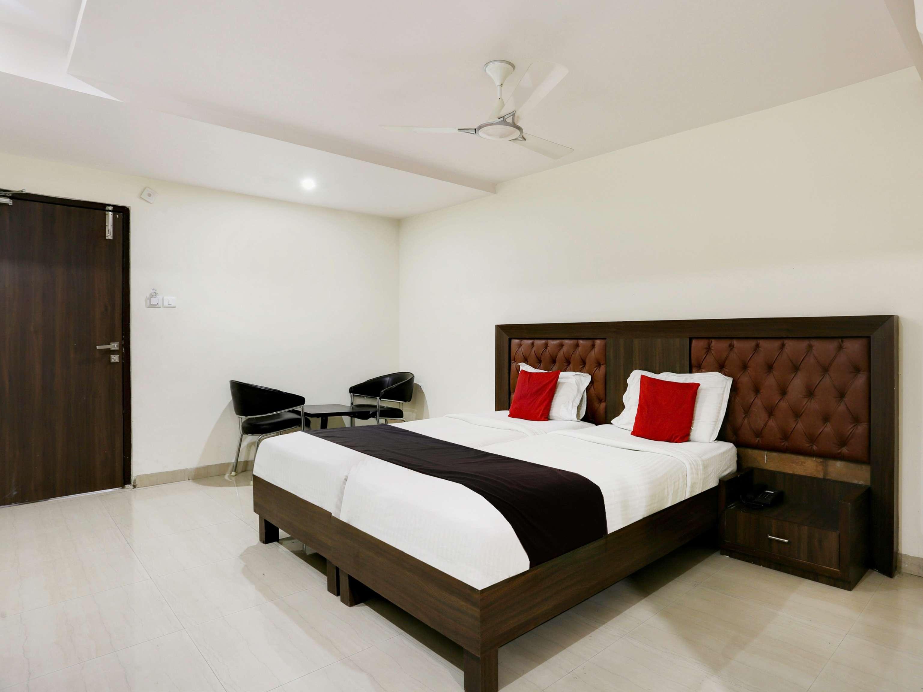 Townhouse Halcyon Deccan Inn Near Shilparamam Kondapur  Eksteriør bilde