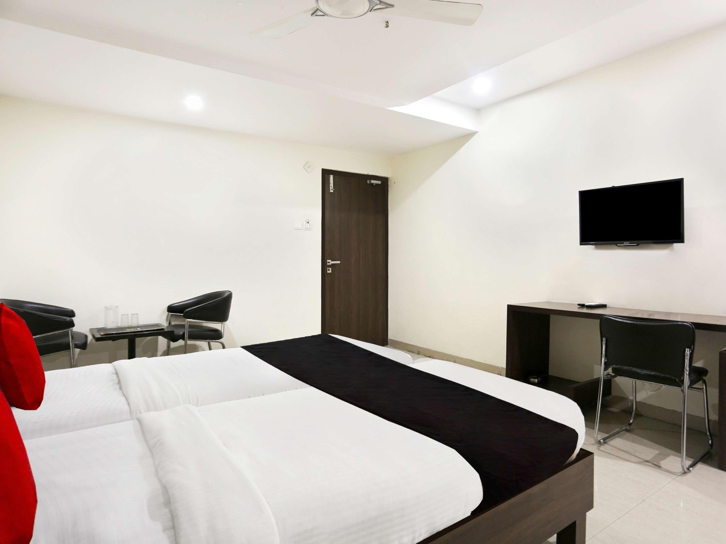 Townhouse Halcyon Deccan Inn Near Shilparamam Kondapur  Eksteriør bilde