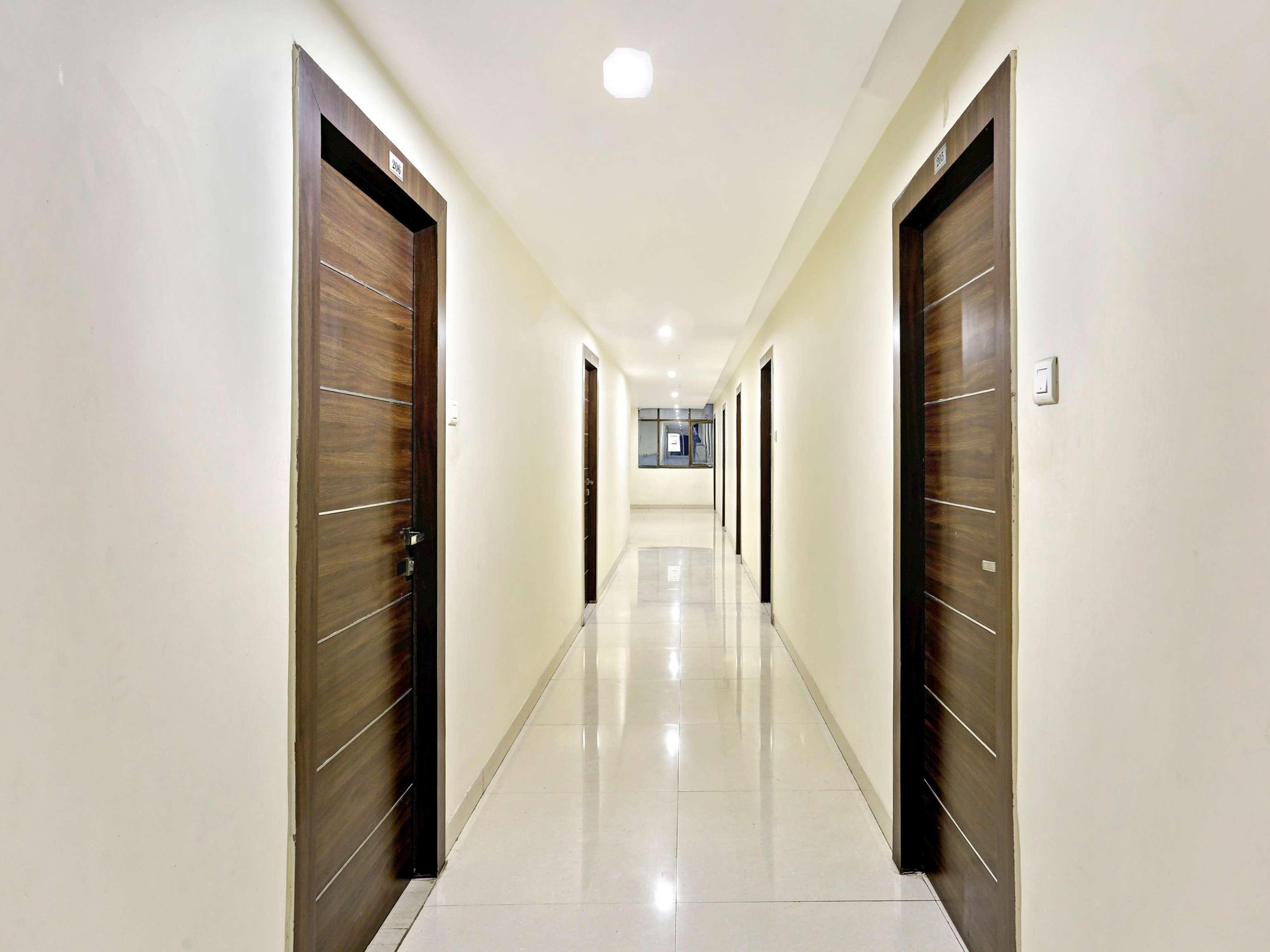 Townhouse Halcyon Deccan Inn Near Shilparamam Kondapur  Eksteriør bilde