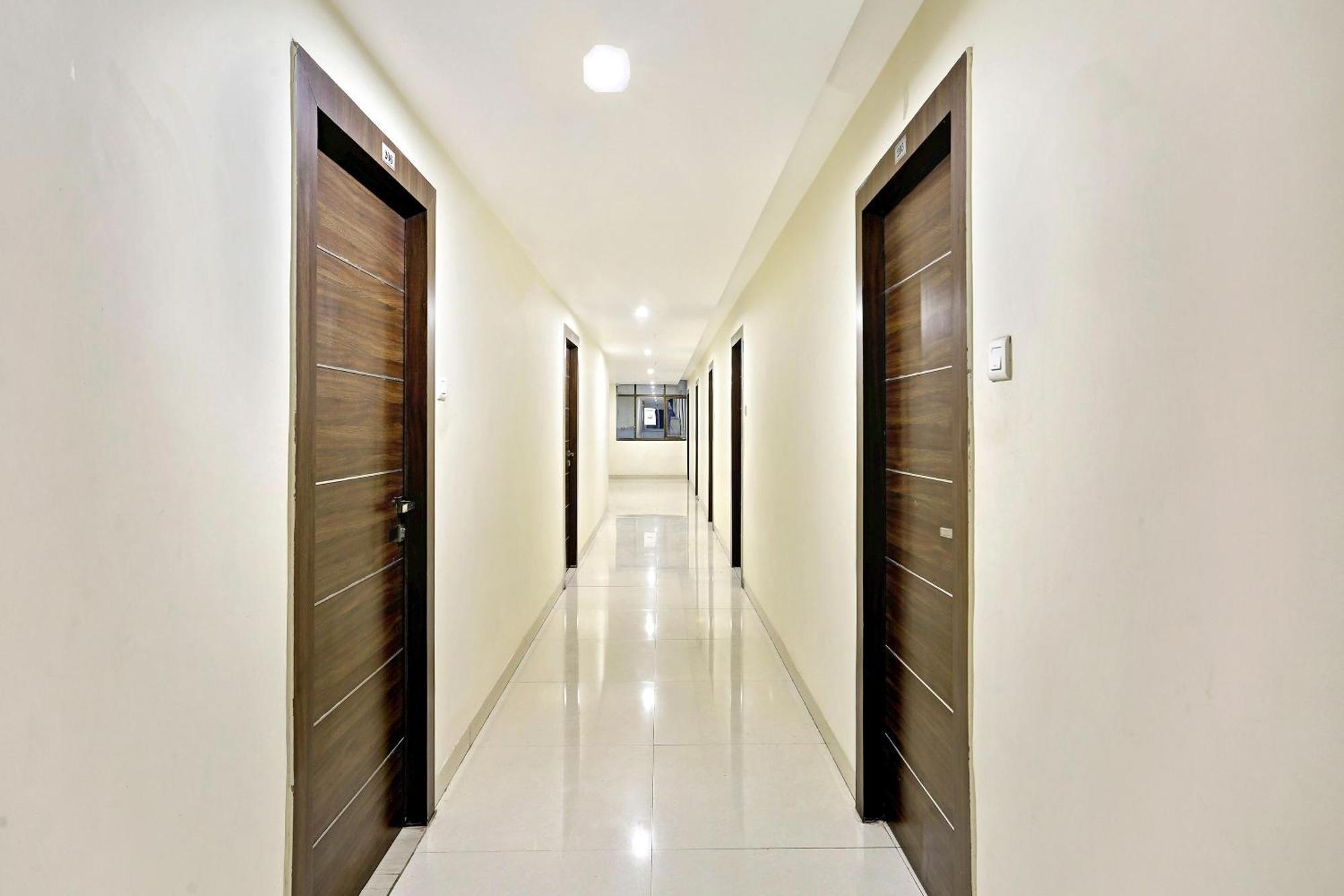 Townhouse Halcyon Deccan Inn Near Shilparamam Kondapur  Eksteriør bilde