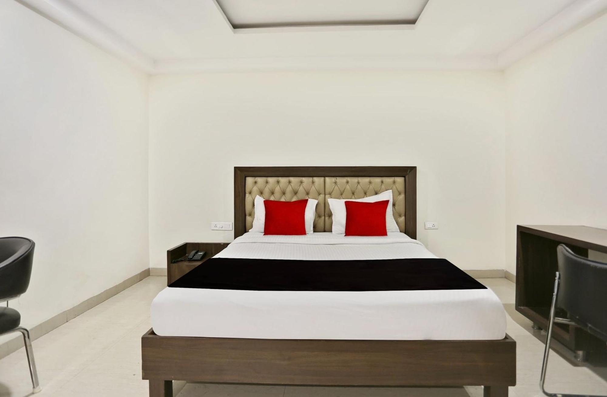 Townhouse Halcyon Deccan Inn Near Shilparamam Kondapur  Eksteriør bilde