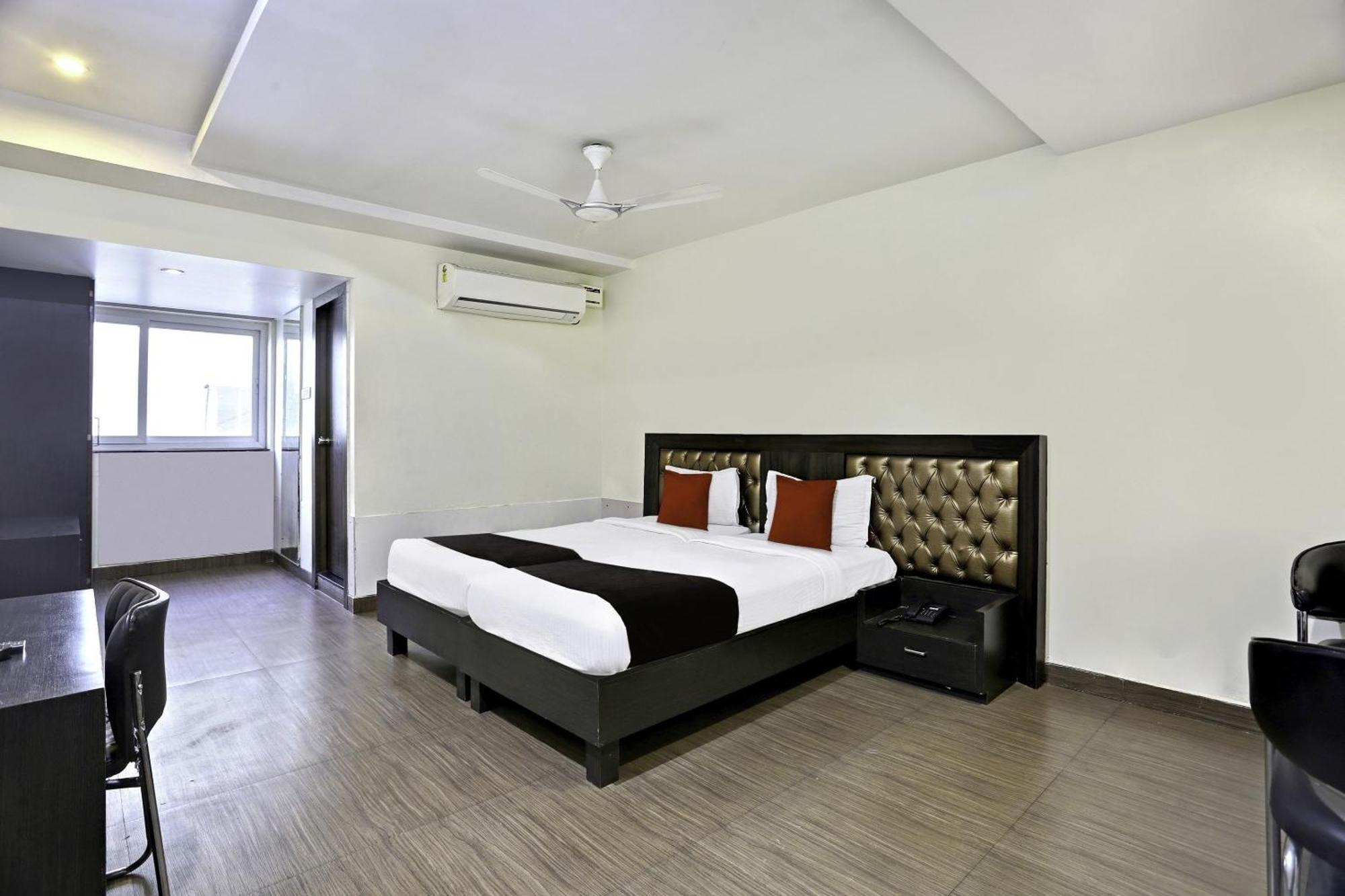 Townhouse Halcyon Deccan Inn Near Shilparamam Kondapur  Eksteriør bilde