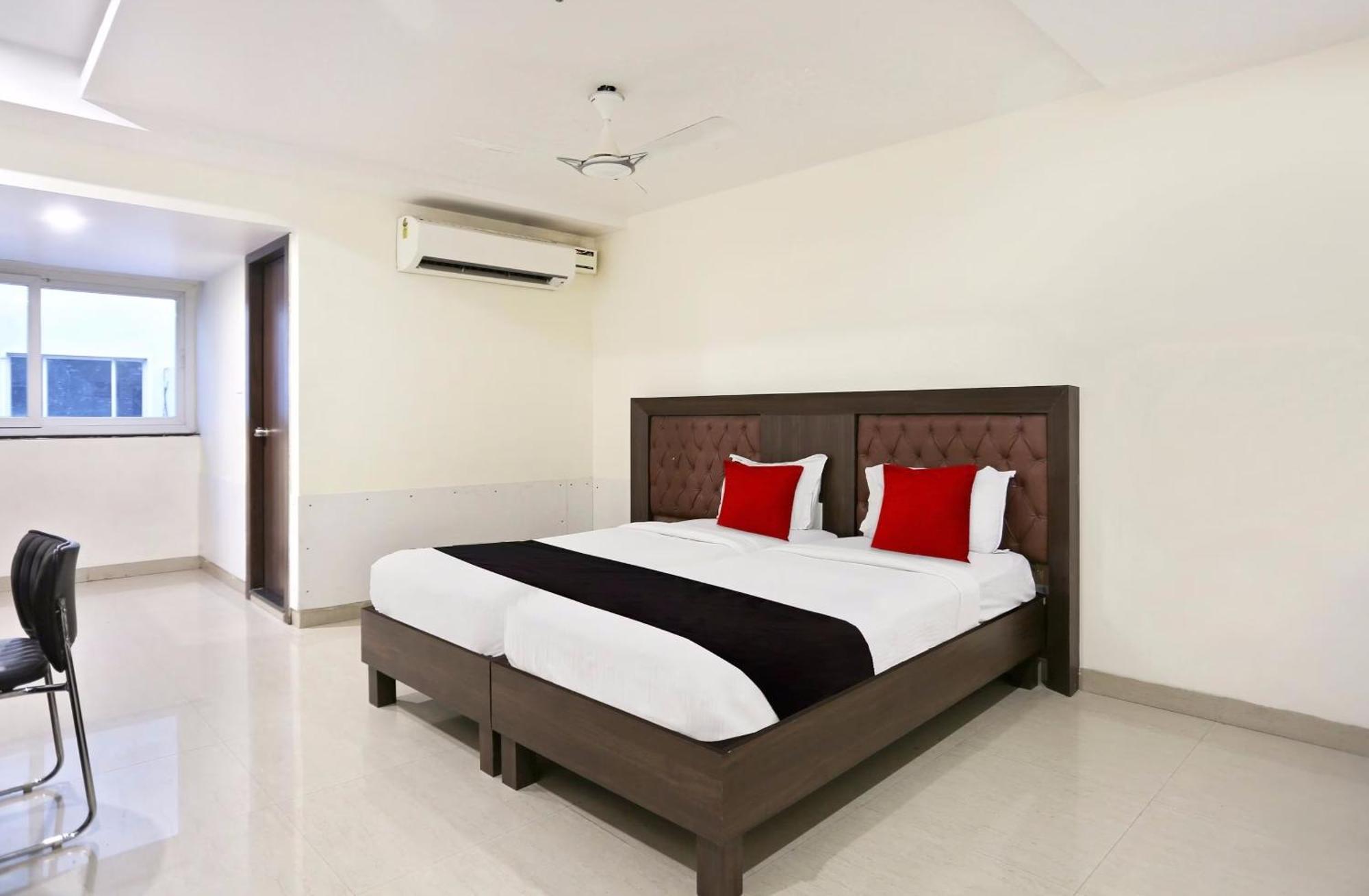 Townhouse Halcyon Deccan Inn Near Shilparamam Kondapur  Eksteriør bilde
