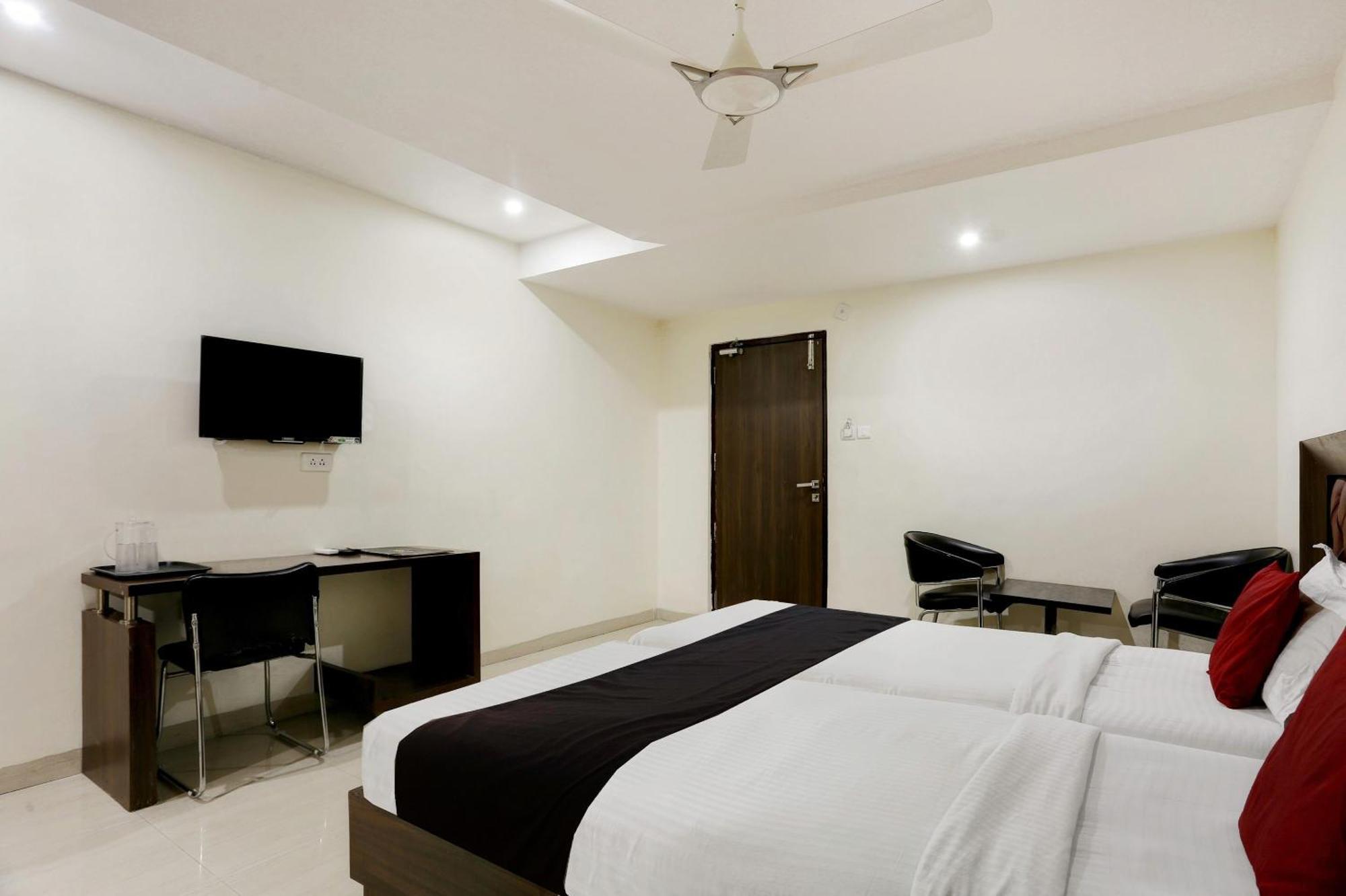 Townhouse Halcyon Deccan Inn Near Shilparamam Kondapur  Eksteriør bilde