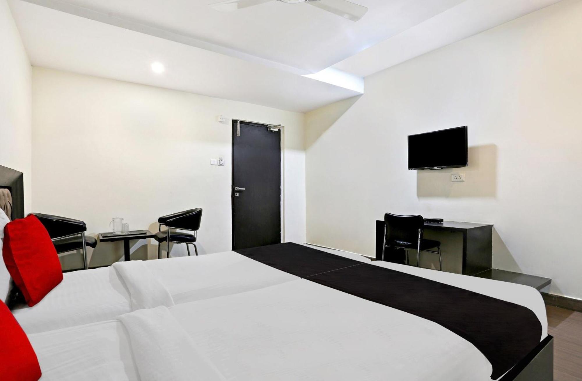 Townhouse Halcyon Deccan Inn Near Shilparamam Kondapur  Eksteriør bilde
