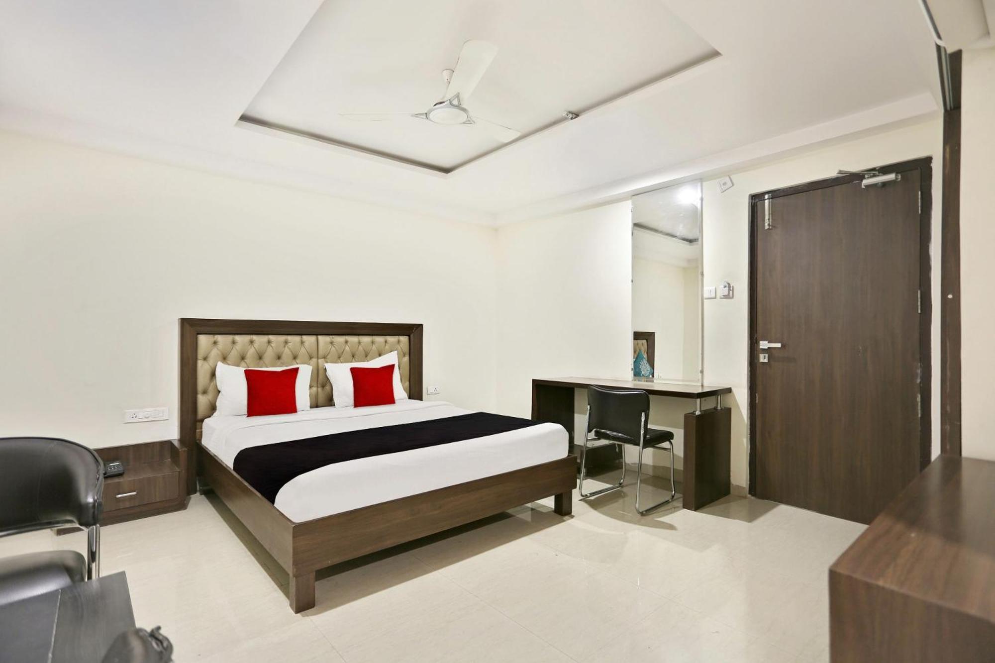 Townhouse Halcyon Deccan Inn Near Shilparamam Kondapur  Eksteriør bilde