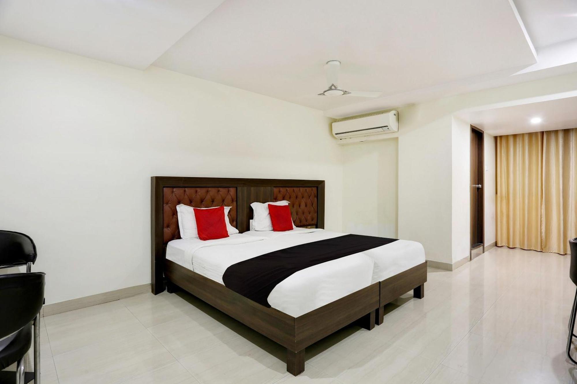 Townhouse Halcyon Deccan Inn Near Shilparamam Kondapur  Eksteriør bilde