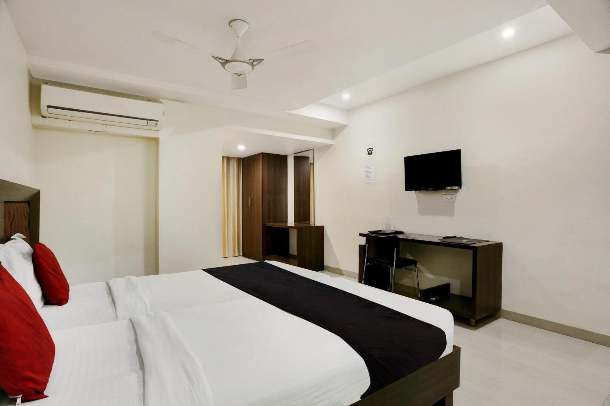Townhouse Halcyon Deccan Inn Near Shilparamam Kondapur  Eksteriør bilde