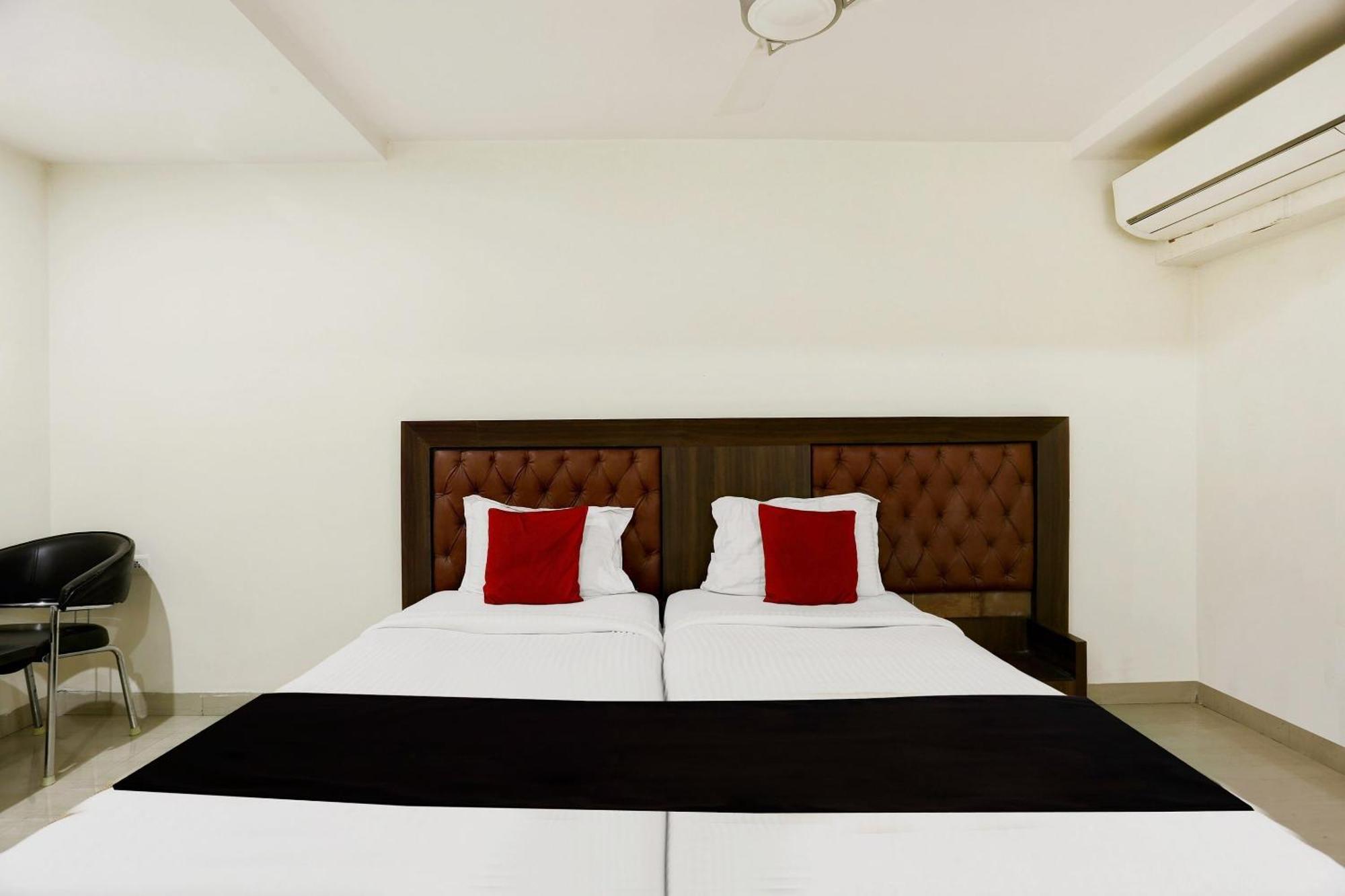 Townhouse Halcyon Deccan Inn Near Shilparamam Kondapur  Eksteriør bilde