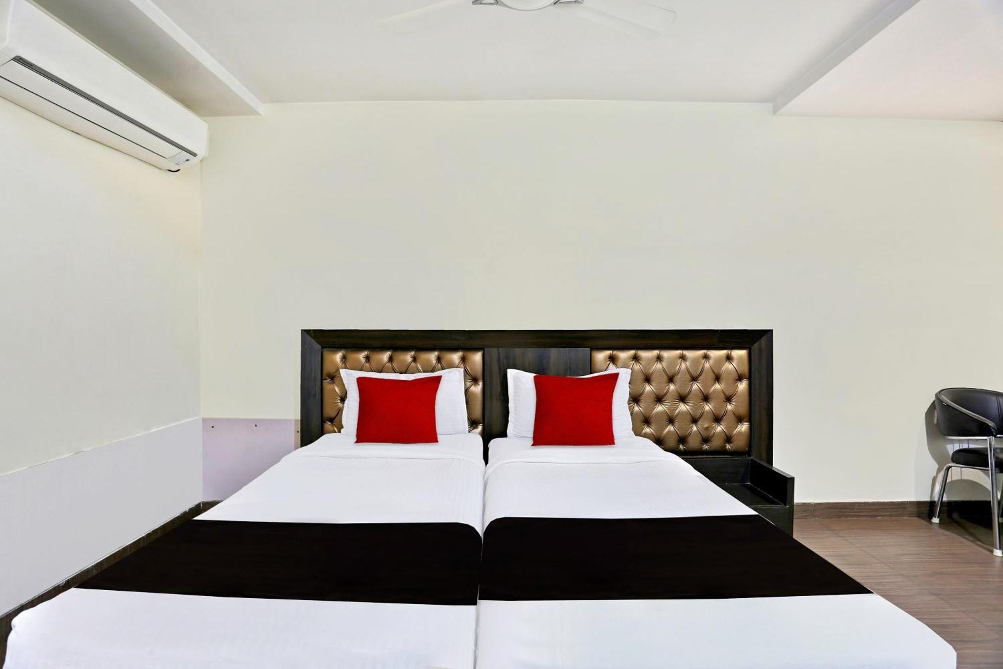 Townhouse Halcyon Deccan Inn Near Shilparamam Kondapur  Eksteriør bilde
